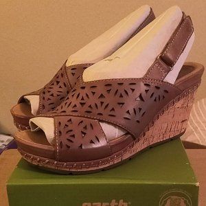 EARTH: Aries sandal. Leather, Cork Wedge Sandal. Sz 6.5